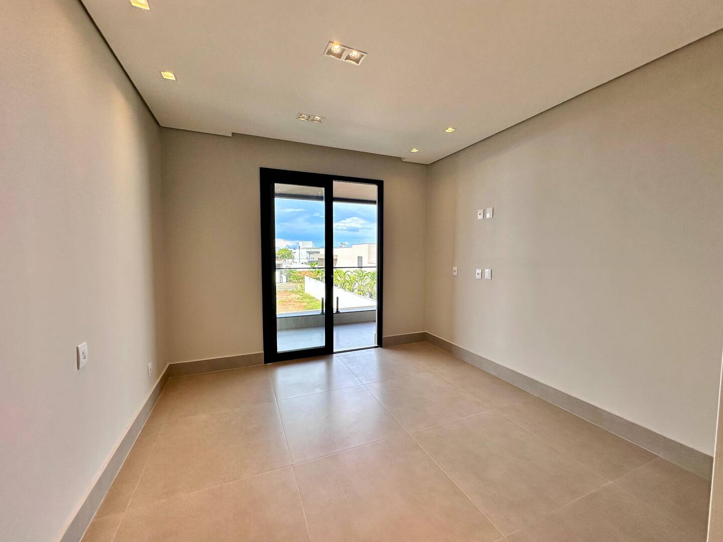 Casa, 5 quartos, 306 m² - Foto 2