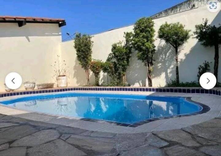 Casa, 5 quartos, 230 m² - Foto 1