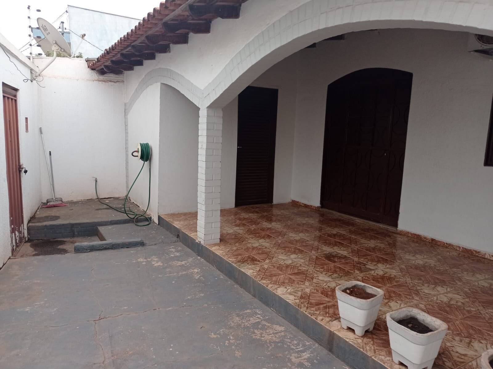 Casa, 3 quartos, 228 m² - Foto 1
