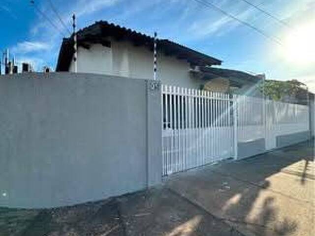 Casa para Venda em Várzea Grande - 3