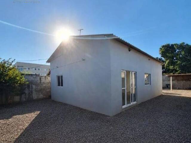 Casa para Locação em Várzea Grande - 2