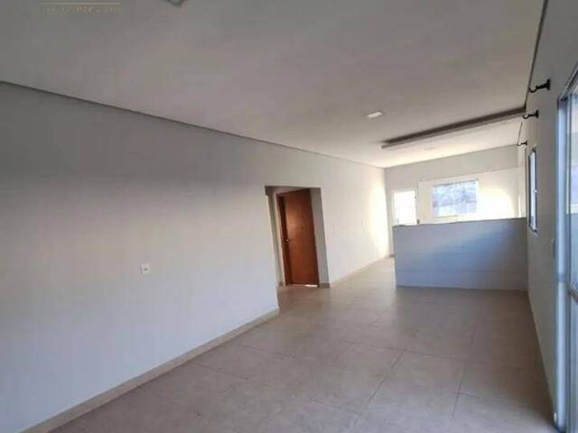 Casa para Locação em Várzea Grande - 3