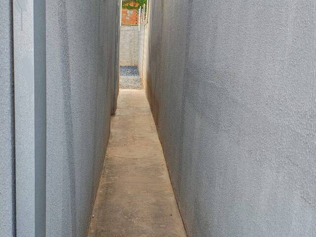 Casa para Venda em Várzea Grande - 3