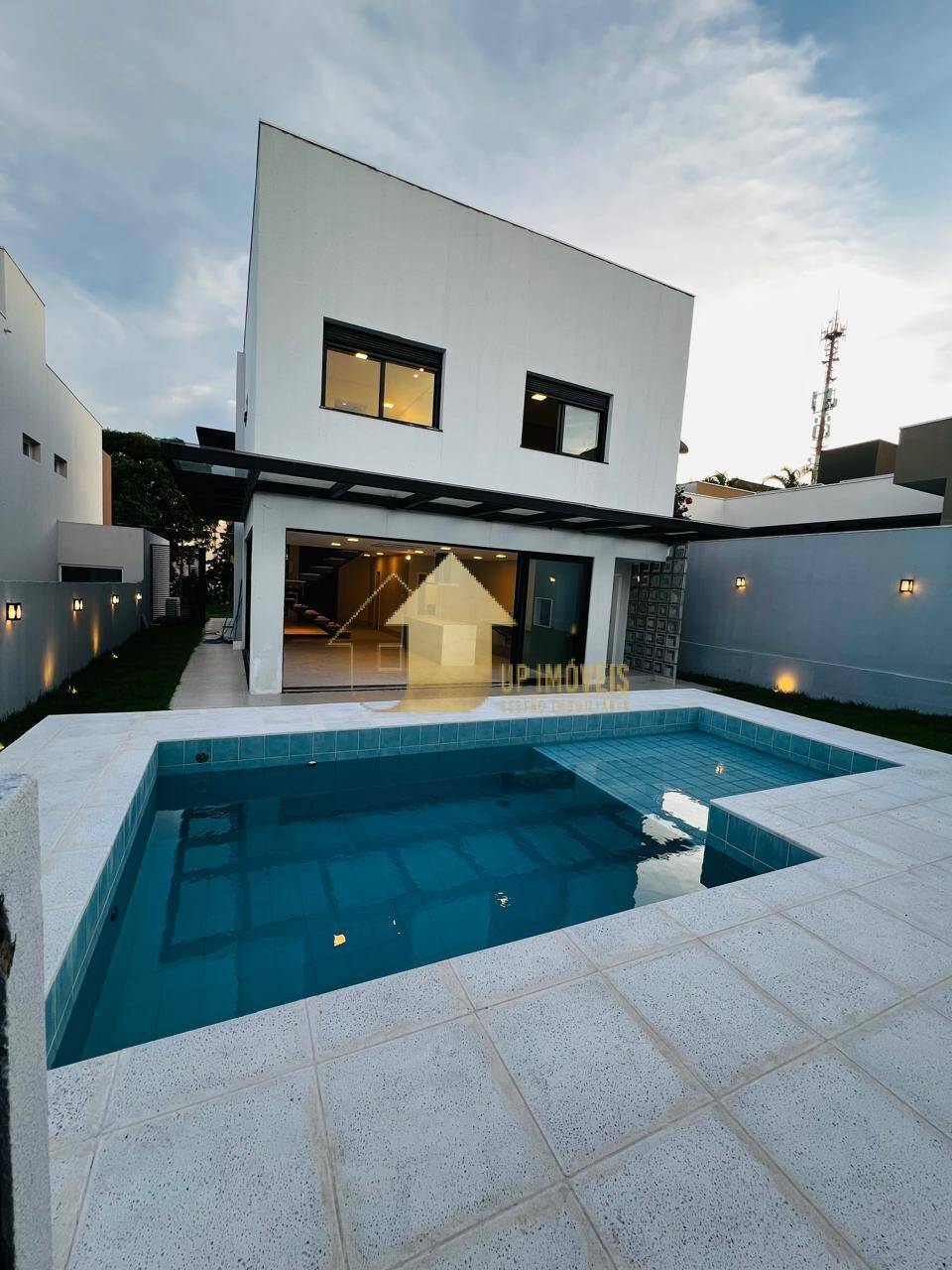 Casa à venda com 3 quartos, 260m² - Foto 2