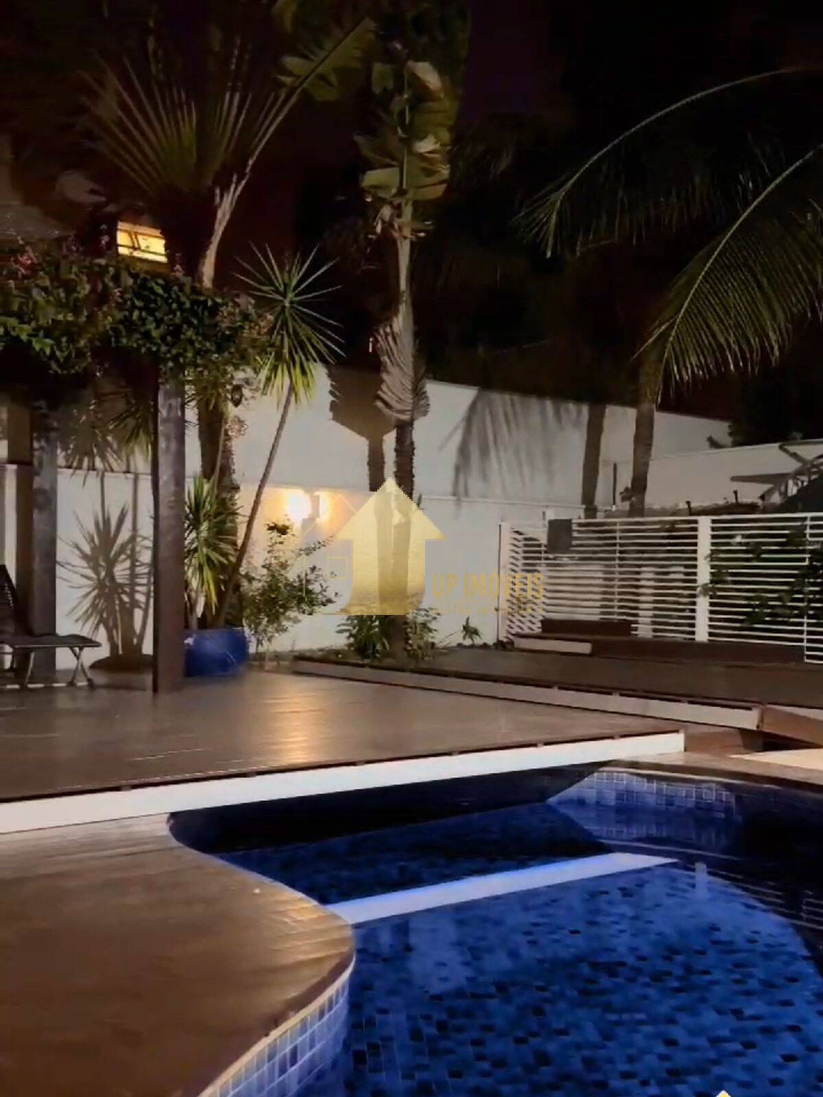 Casa à venda com 4 quartos, 316m² - Foto 4
