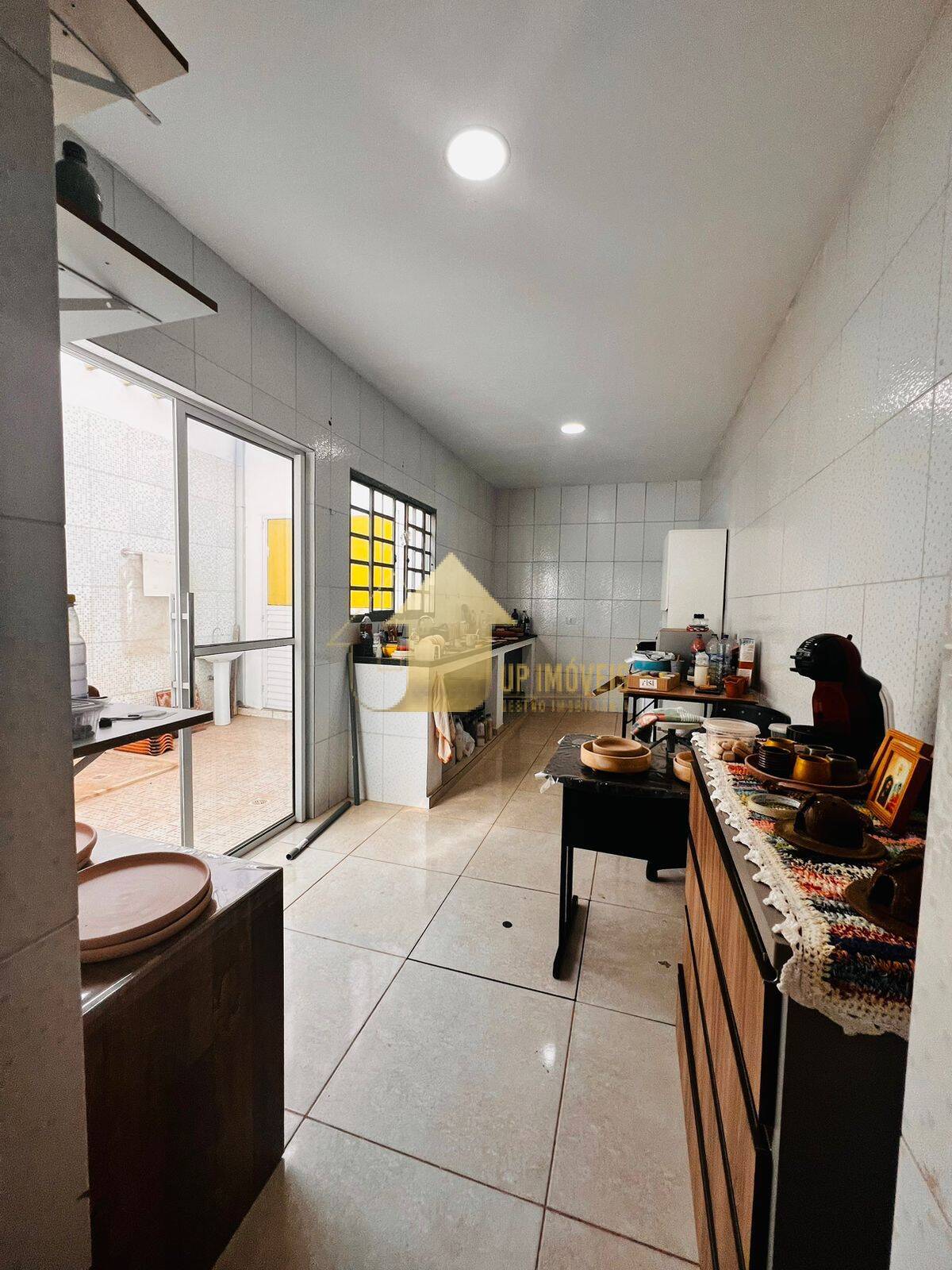 Casa de Condomínio à venda com 2 quartos, 1m² - Foto 1