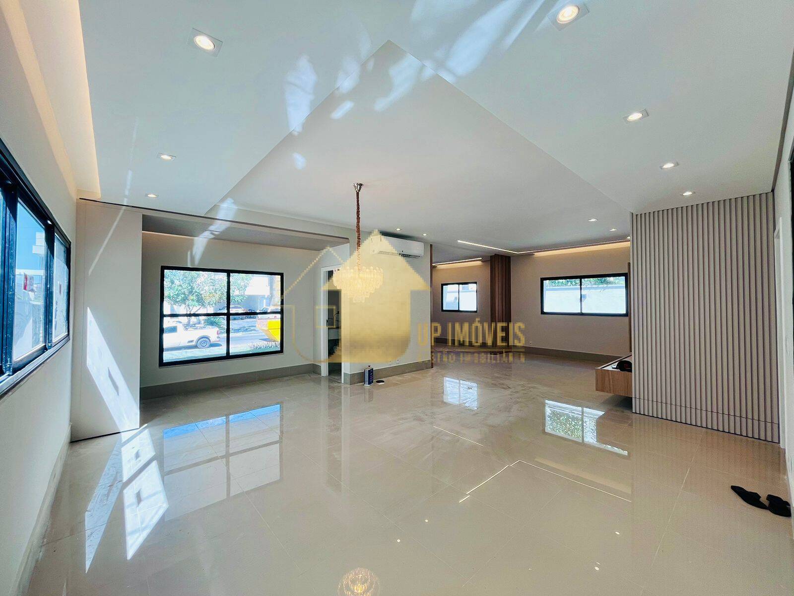 Casa de Condomínio à venda com 3 quartos, 200m² - Foto 1