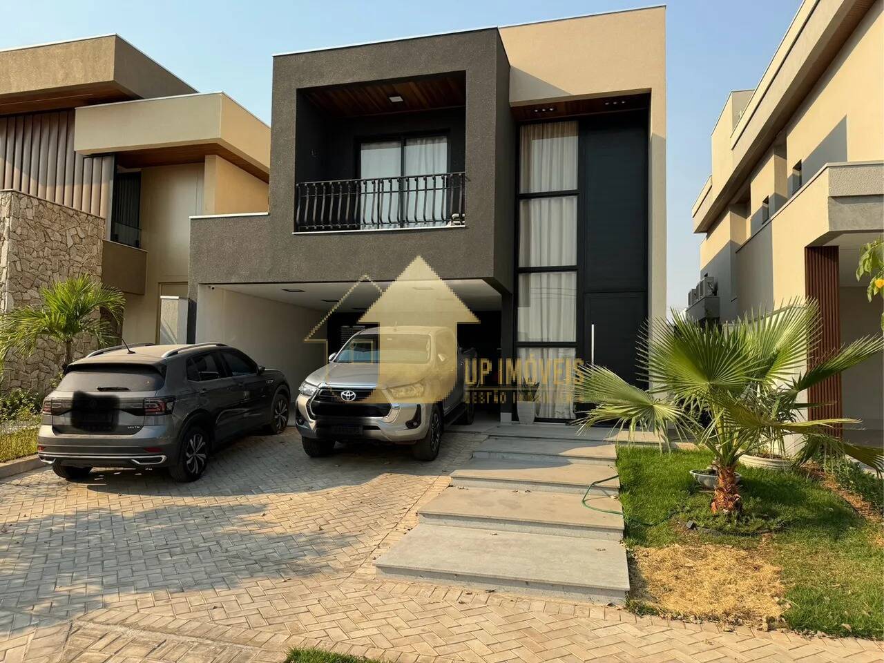 Casa de Condomínio à venda com 4 quartos, 275m² - Foto 1