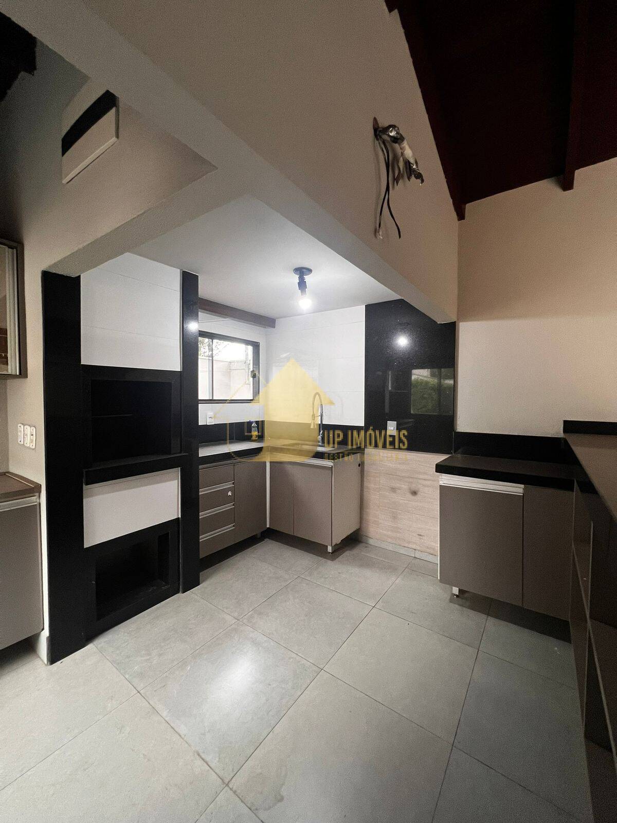 Casa de Condomínio à venda com 4 quartos, 300m² - Foto 32