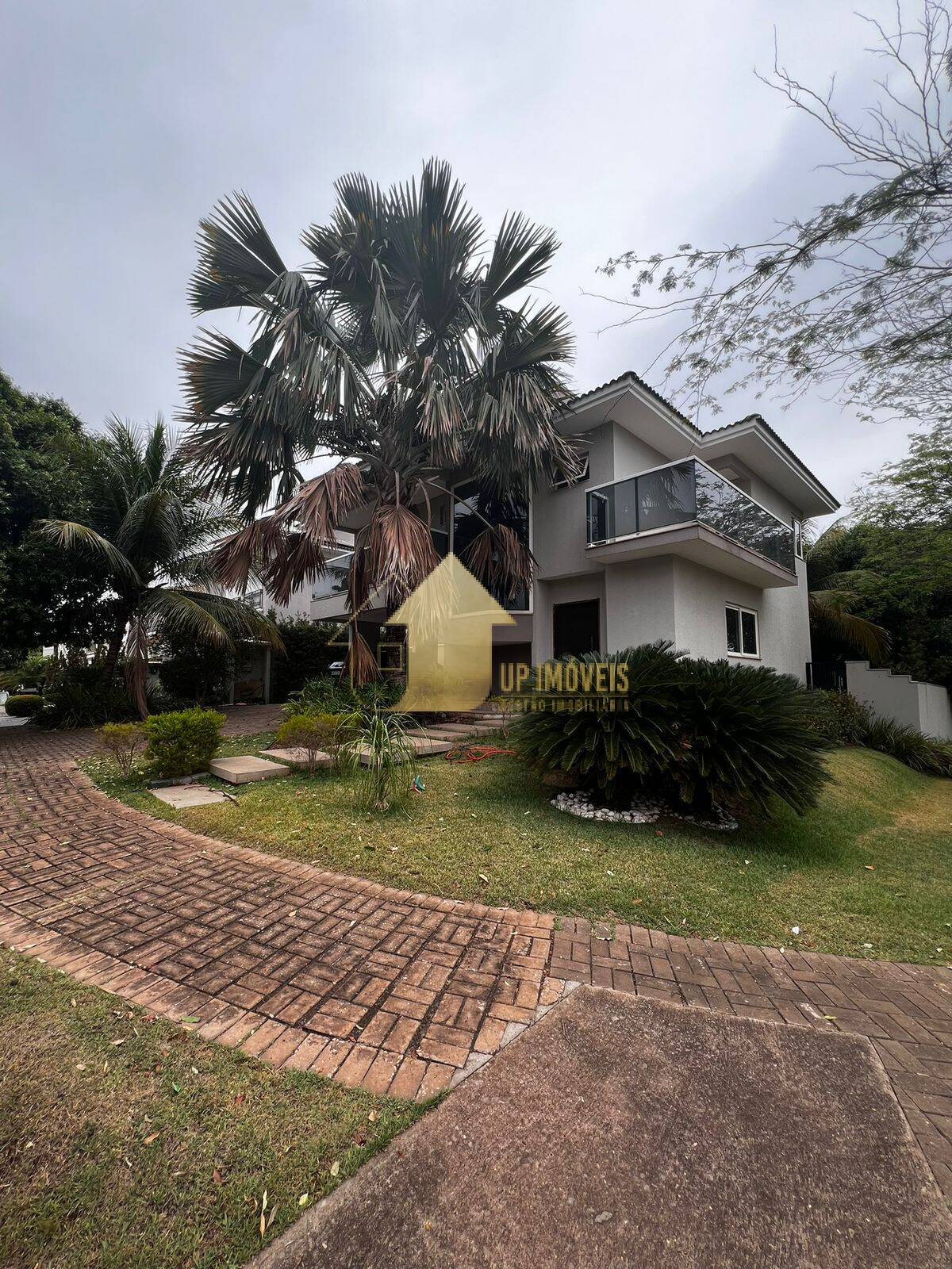 Casa de Condomínio à venda com 4 quartos, 300m² - Foto 1