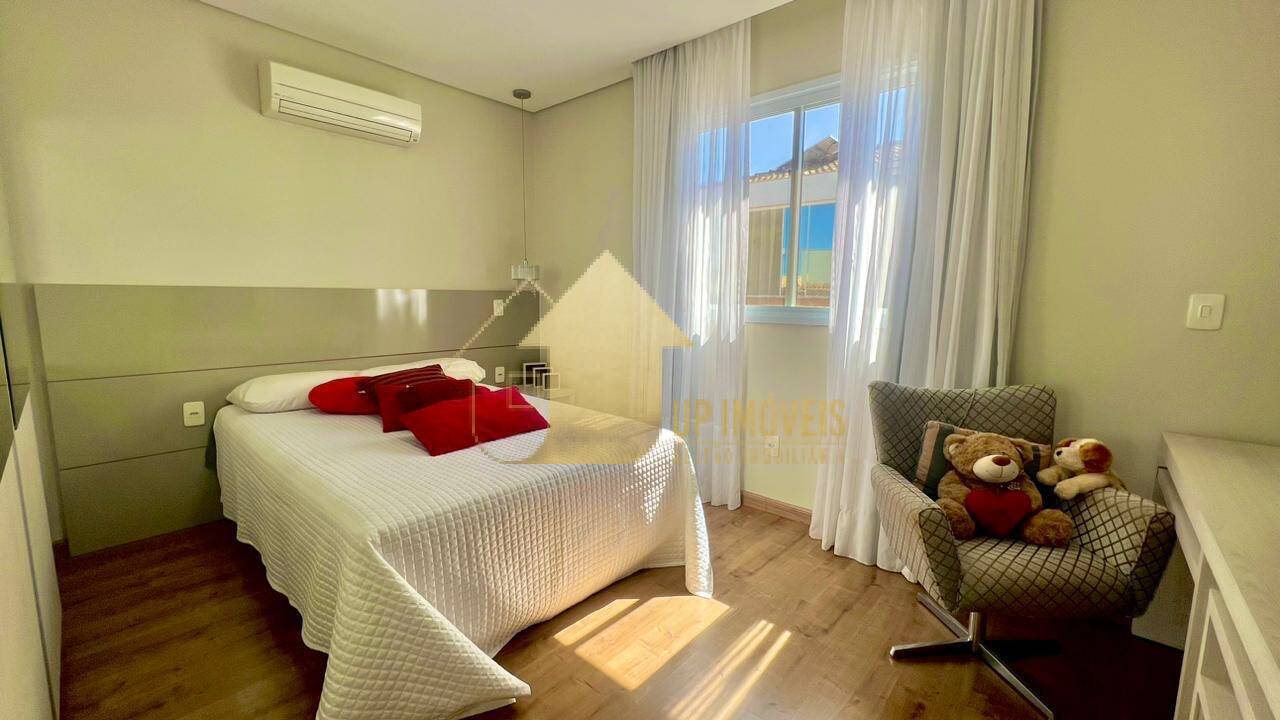Casa de Condomínio à venda com 4 quartos, 303m² - Foto 4