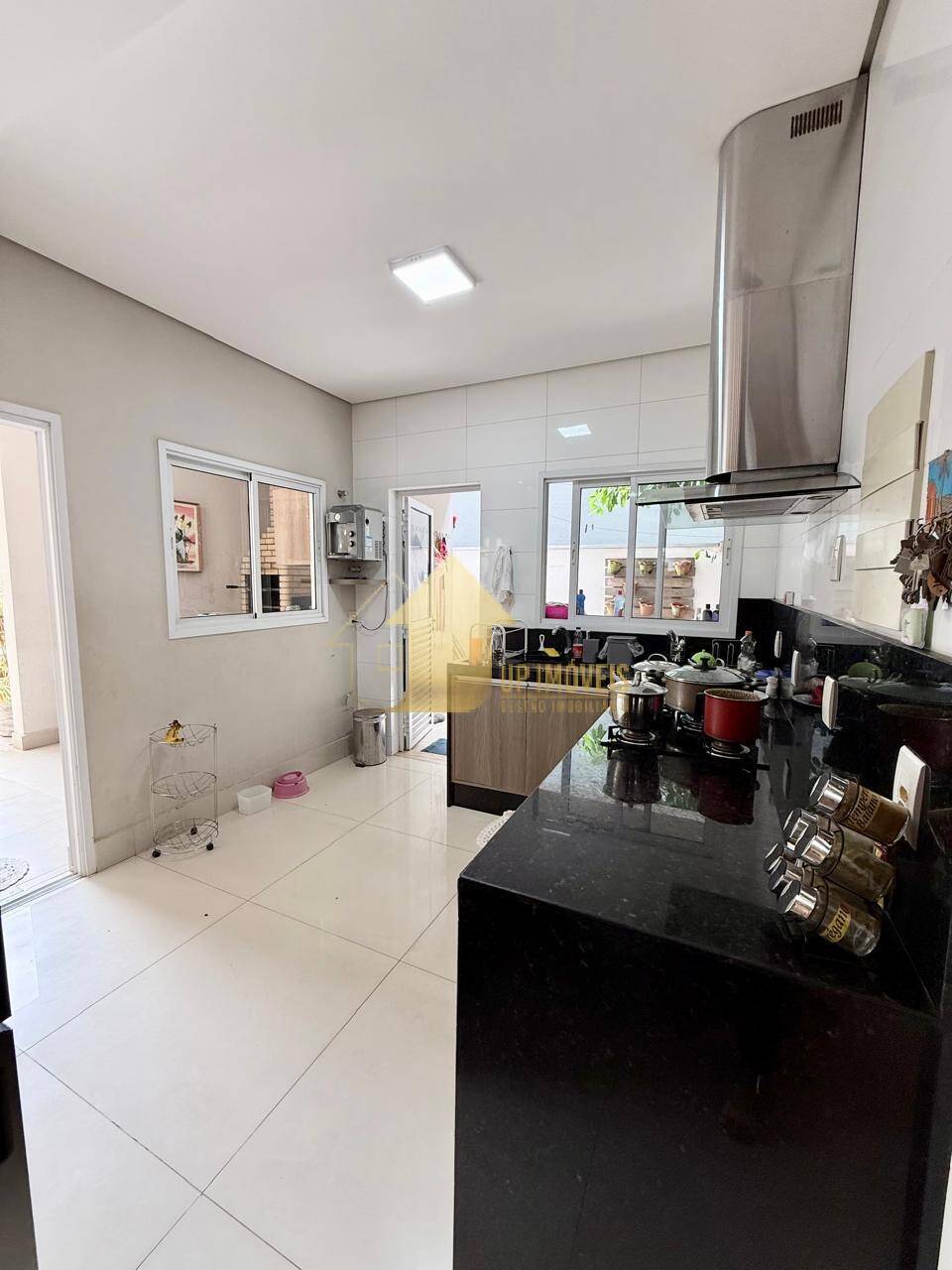 Casa de Condomínio à venda e aluguel com 4 quartos, 285m² - Foto 23