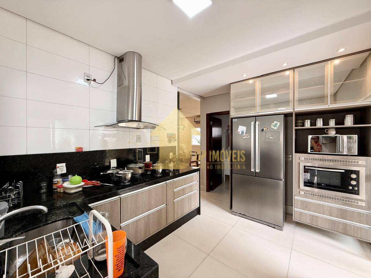 Casa de Condomínio à venda e aluguel com 4 quartos, 285m² - Foto 28