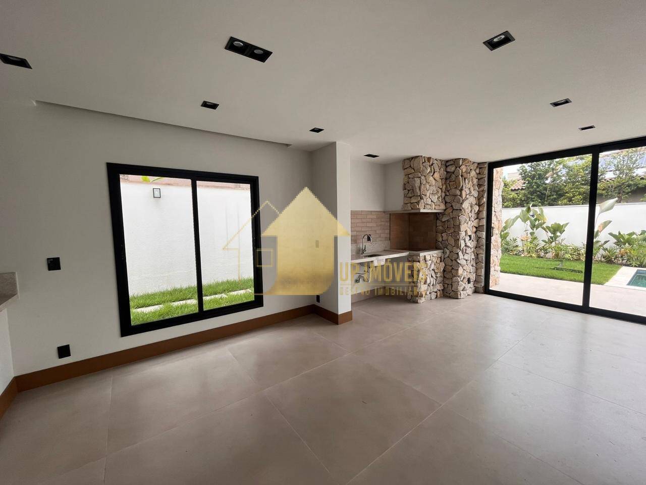Casa de Condomínio à venda com 4 quartos, 307m² - Foto 4