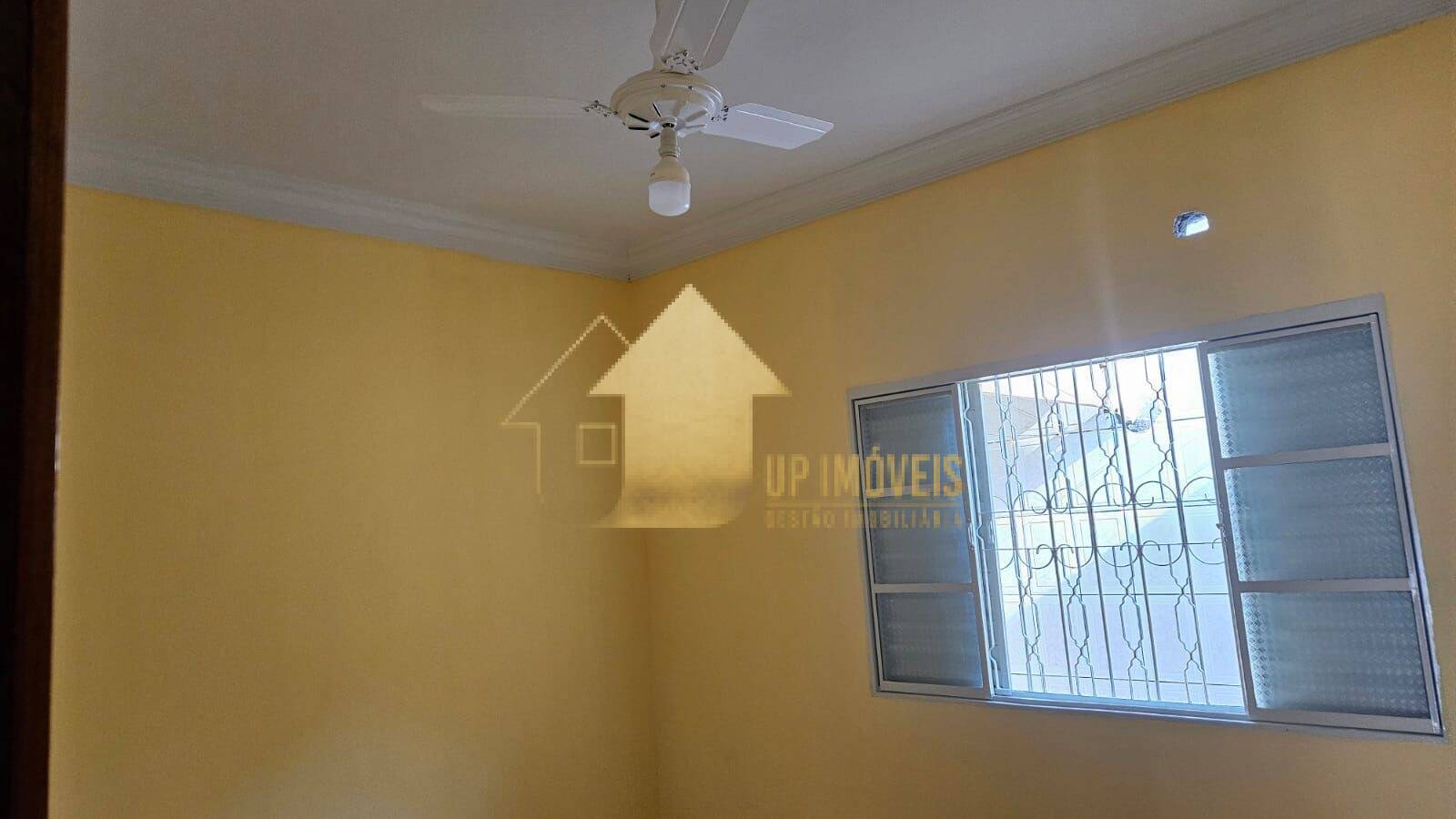 Casa de Condomínio para alugar com 30 quartos, 150m² - Foto 1
