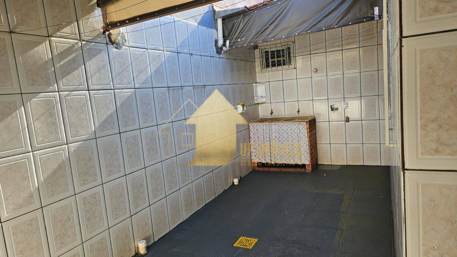Casa de Condomínio para alugar com 30 quartos, 150m² - Foto 3
